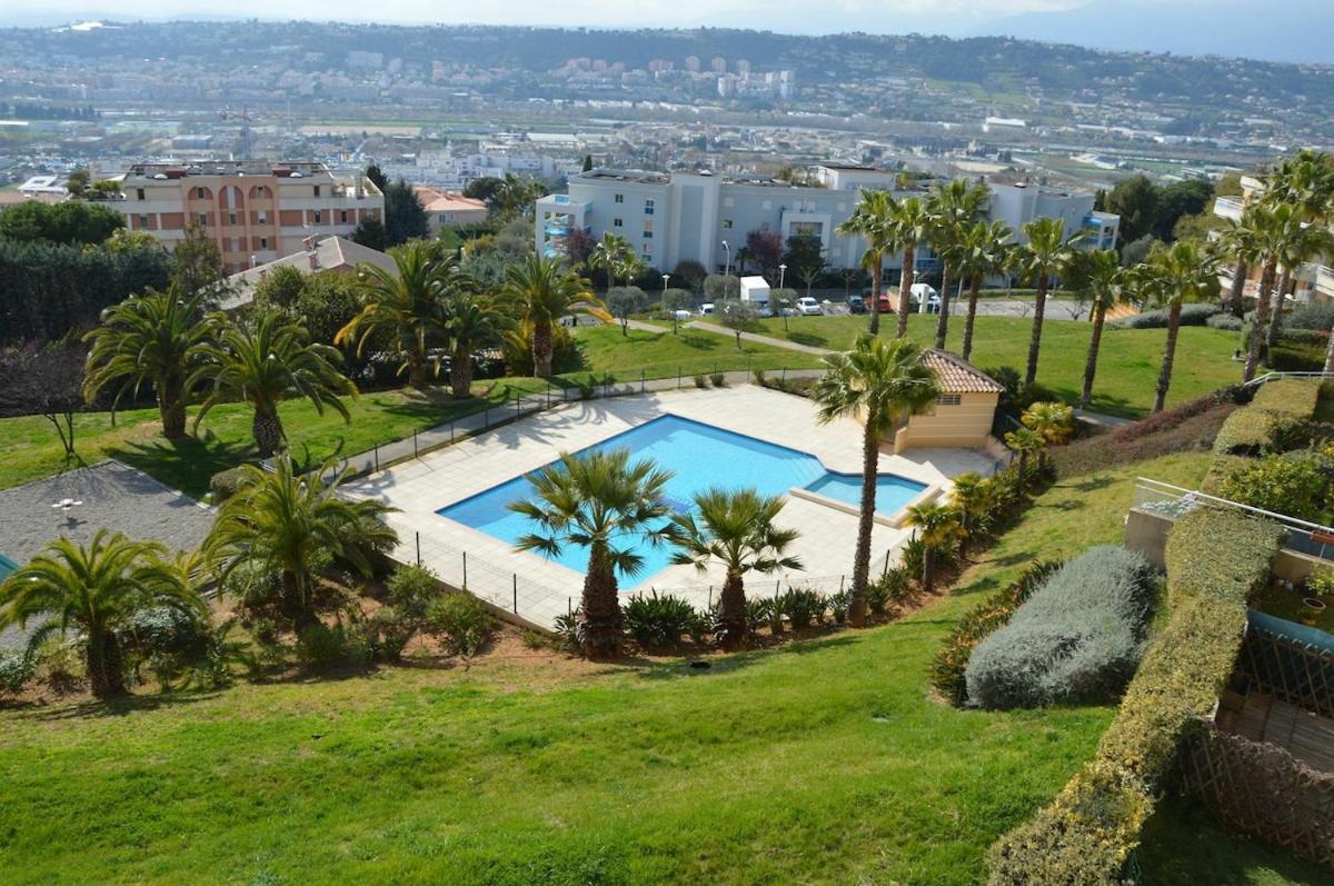 Equipe Dans Avec Piscine A 10mn Du Centre Apartment Nice